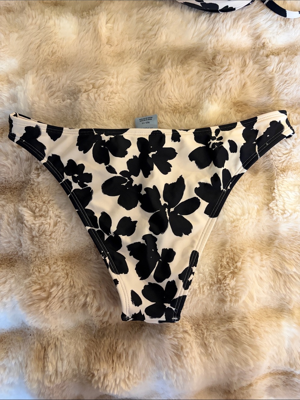 Shade and Shore black and white bikini medium convertible top - Picture 9 of 9
